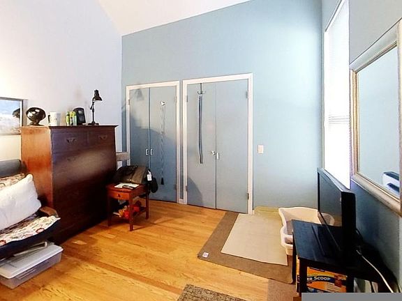 2nd image of 3259 N Kenmore Ave #1