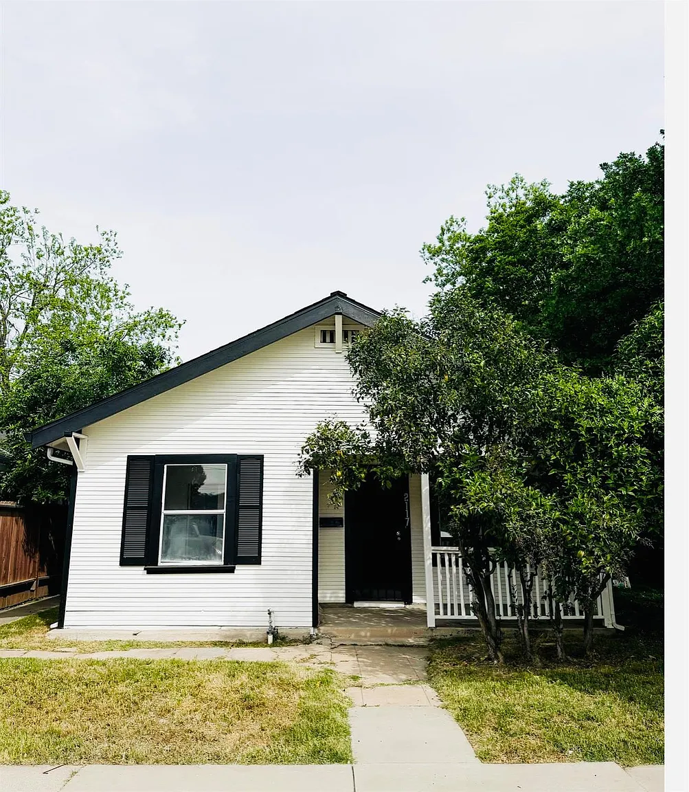 2117 E Washington St photo 1