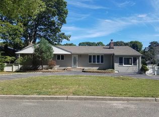 12 Ellen Dr, Nesconset, NY 11767