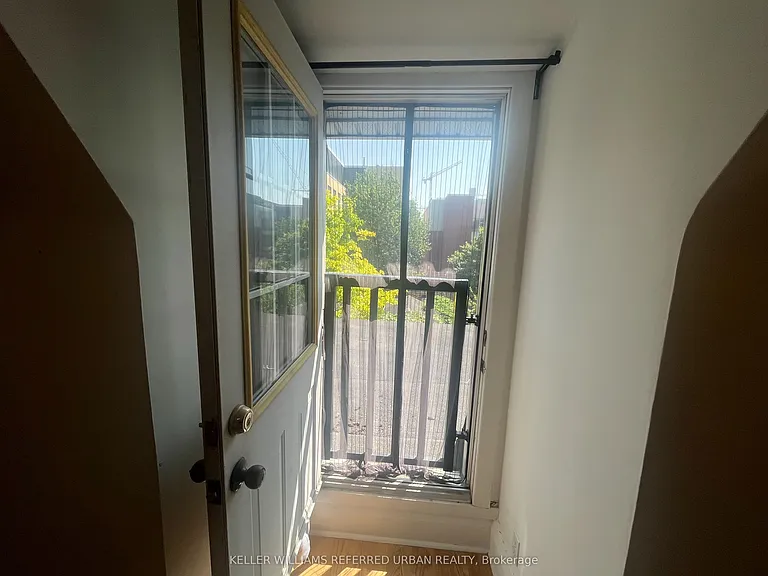91 Dovercourt Rd #UPPER — Photo 10