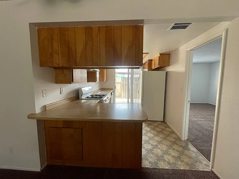 576 Montecito Ave — Photo 10