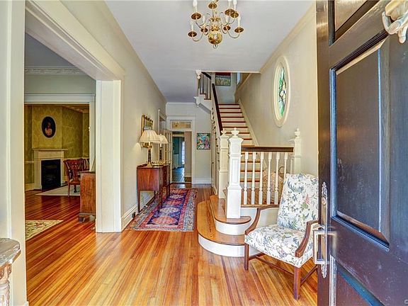 4th image of 2016 Hanover Ave