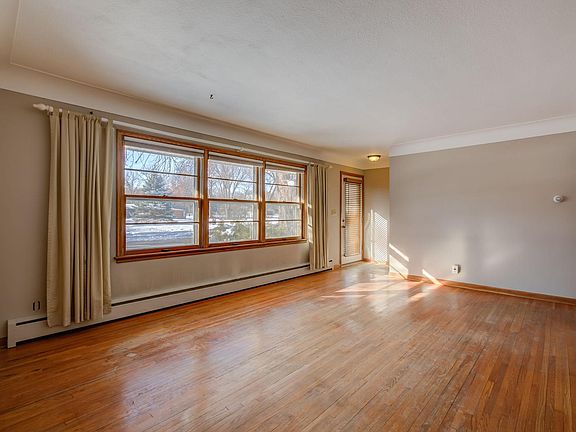 2nd image of 2555 Holloway Ave E