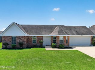 2204 Irma Cir, Ocean Springs, MS 39564
