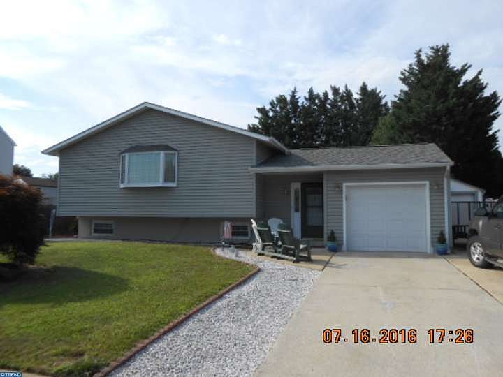 1st image of 17 White Dr