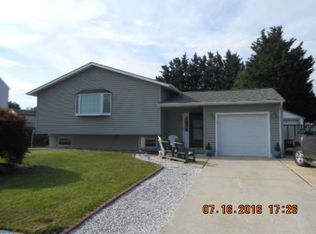 17 White Dr, Newark, DE 19702