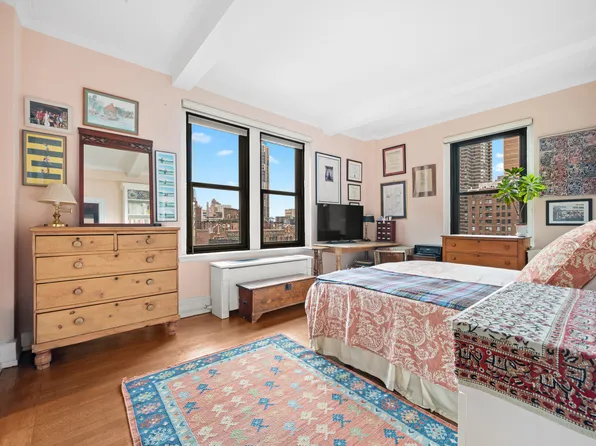 325 East 57th Street image 8 of 12