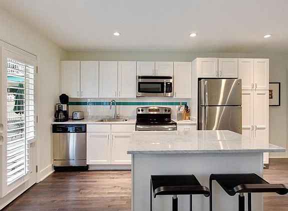 5th image of 2833 Saint Charles Ave APT 4