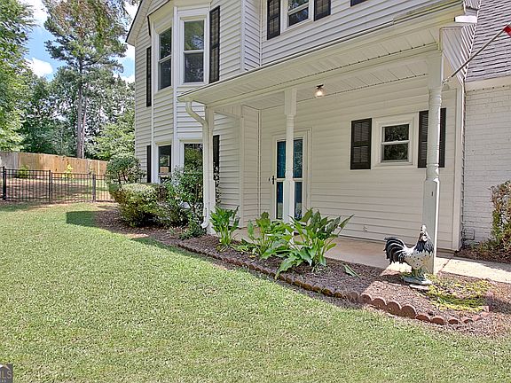 2nd image of 1359 Fischer Rd