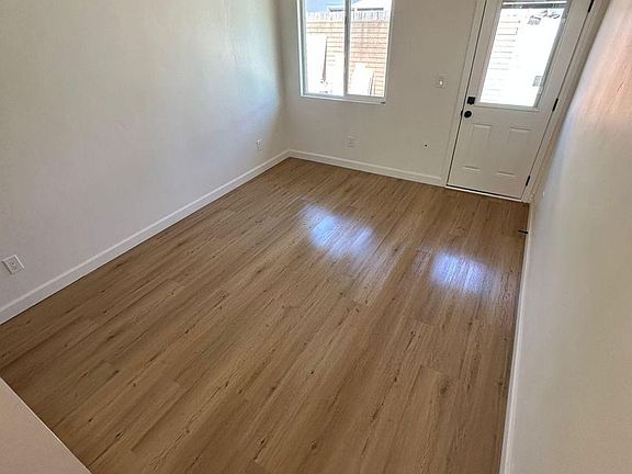 5th image of 903 11th St #1