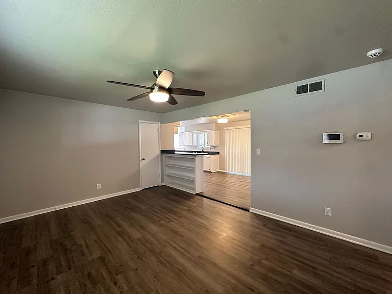 407 W Fairchild Dr — Photo 4