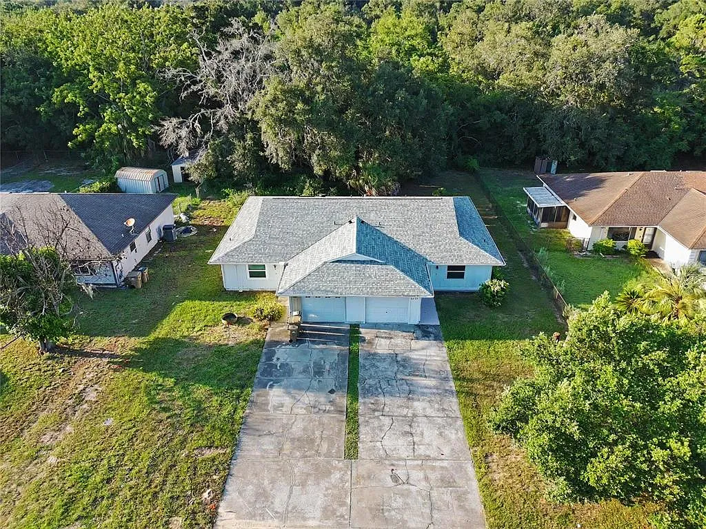 4 bed, 2.0 bath, 1438 sqft, $1,900 — Photo 4