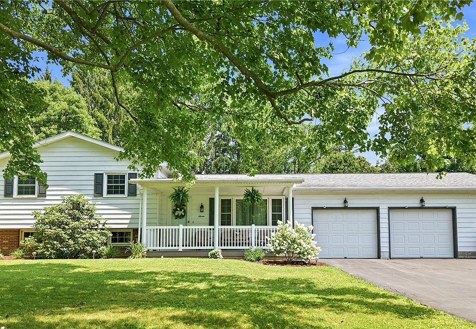 1st image of 7 Redwood Dr