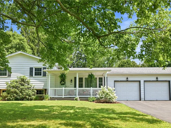 7 Redwood Dr, Greenville, PA 16125