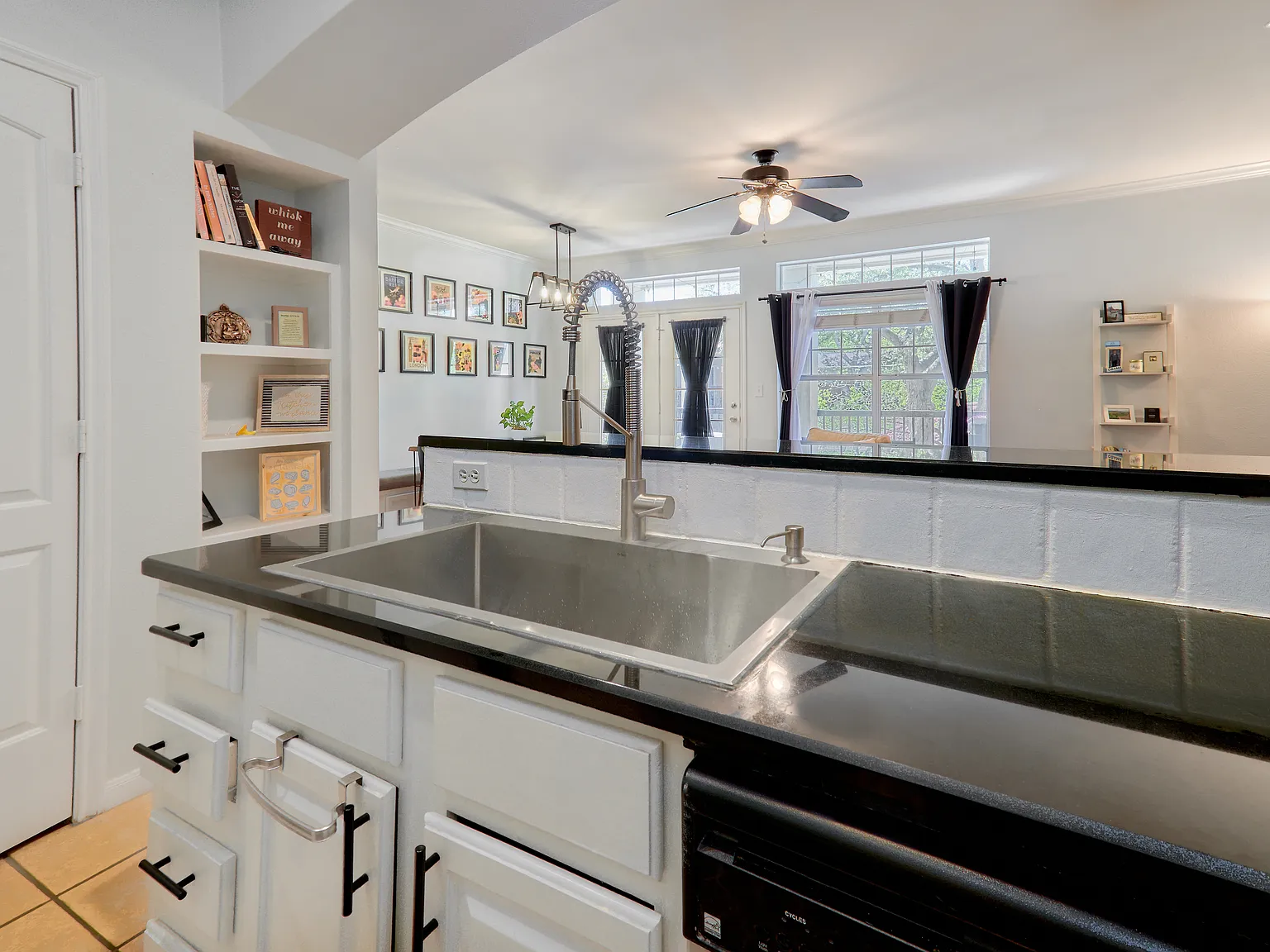 2 bed, 1100 sqft, $2,850 — Photo 3