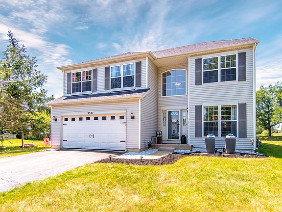 3rd image of 2307 Applewood Ct