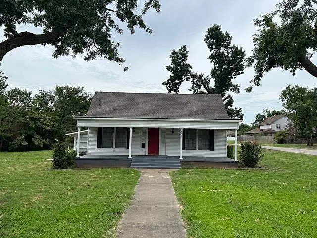 101 E Midland St
