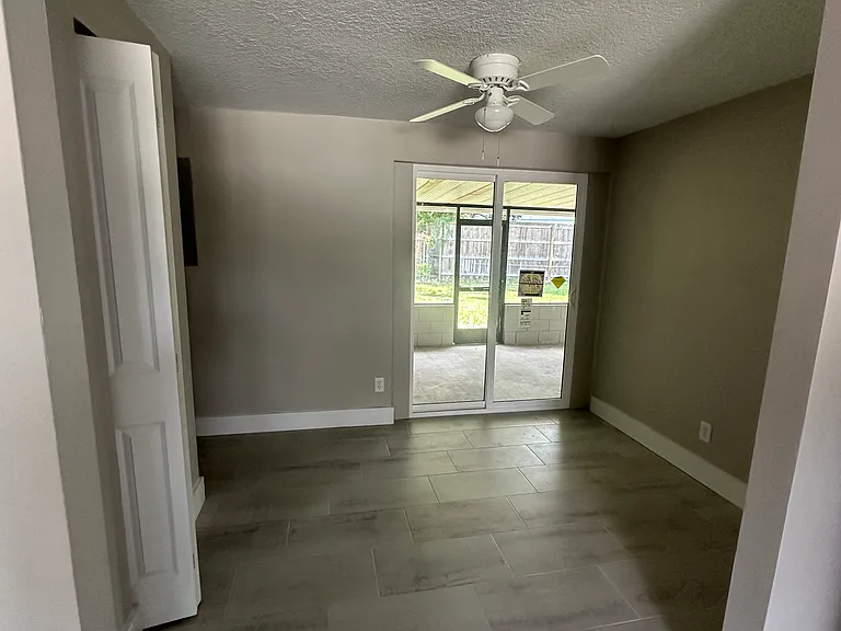 170 Parkwood Dr W — Photo 8