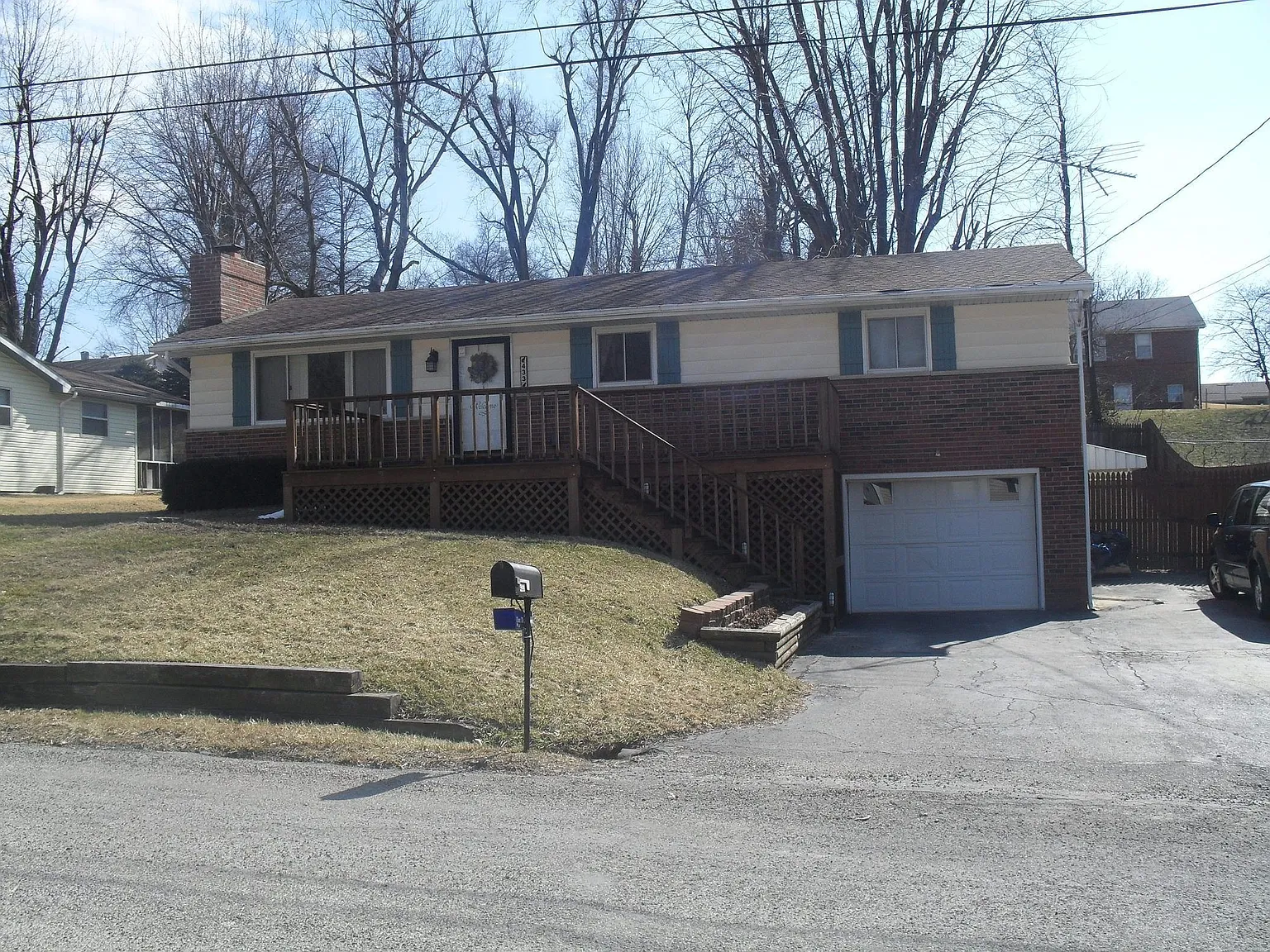 433 Spruce St photo 1