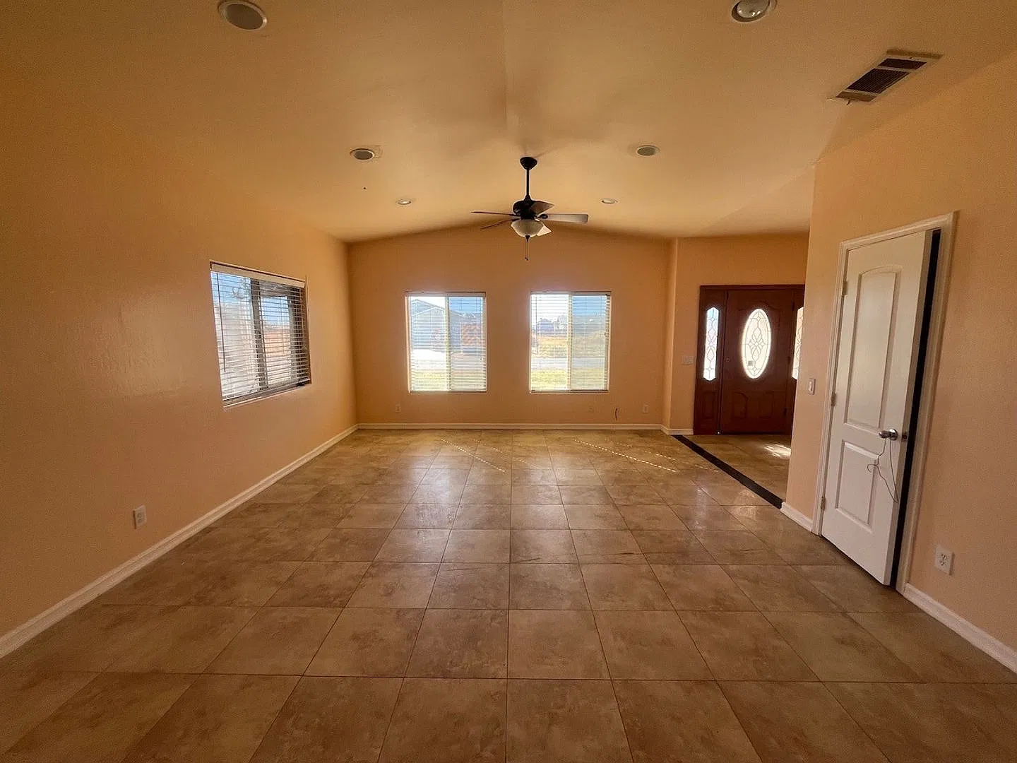 Spacious 4-Bed, 2-Bath Custom Home in California City Convenient & Cozy! — Photo 2
