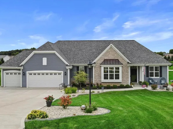 W220S3943 Crestview COURT, Waukesha, WI 53189