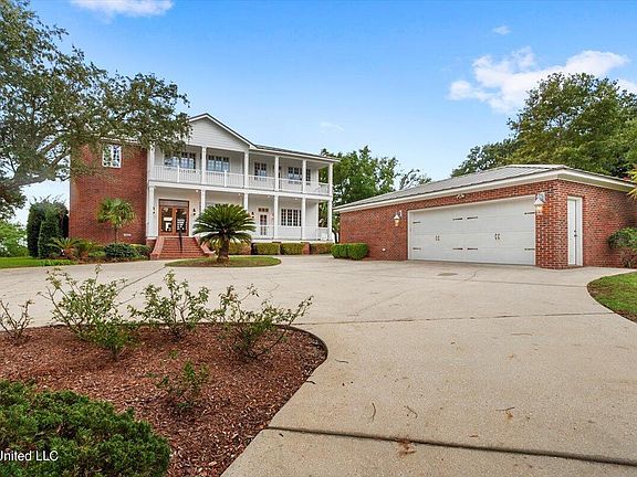 4th image of 2828 Robert Hiram Dr