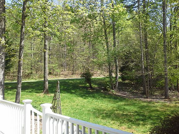 5th image of 169 Lazy Creeks Dr