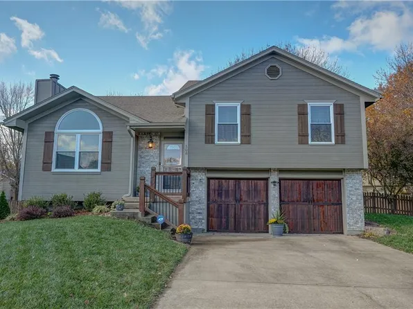 508 Huntington Ct, Greenwood, MO 64034