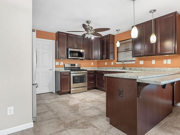 4th image of 12 Bayside Ct