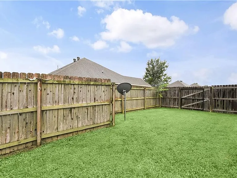 1240 Lariat Dr — Photo 24