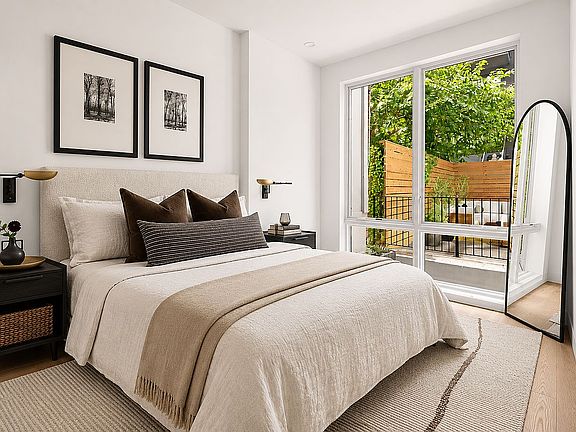 4th image of 1019 Hancock St