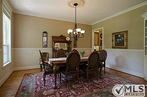 5th image of 870 Harbor Ct