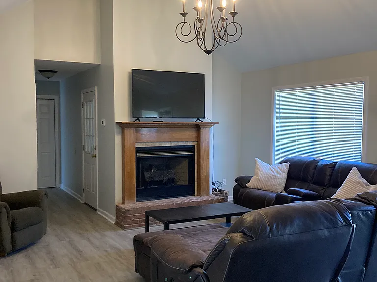 705 Deerfield Dr — Photo 1