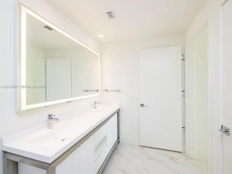 2000 S Metropica Way #2007 — Photo 24
