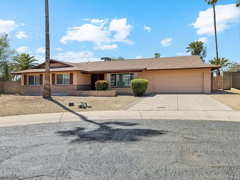 3039 W Glenn Dr — Photo 3