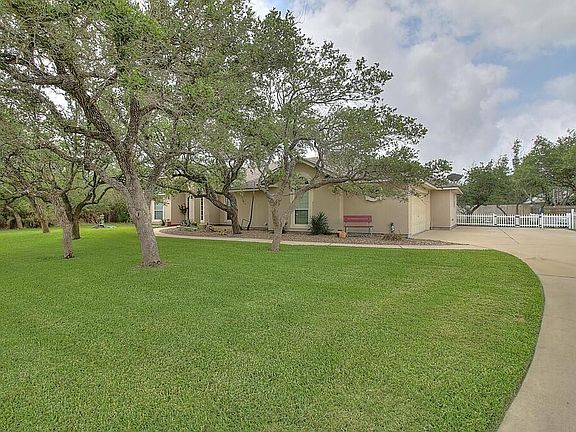 4th image of 110 Palo Pinto Dr