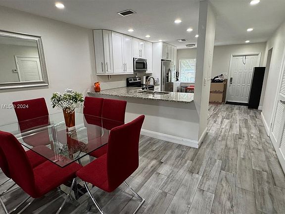 3rd image of 444 Lakeview Dr APT 3