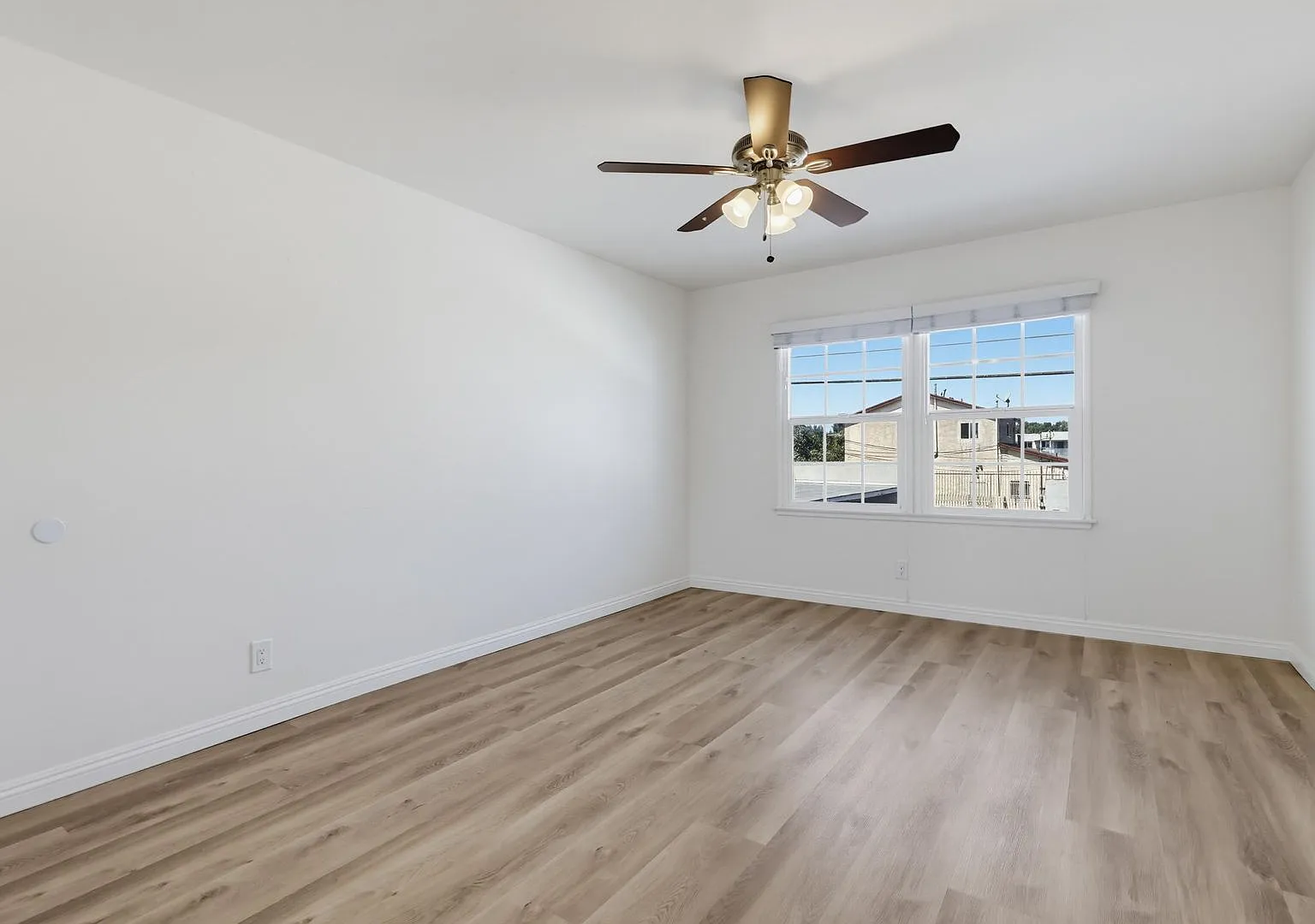 Modern 1BD Apt w/ Stainless Steel Appliances and On-Site Laundry — Photo 2