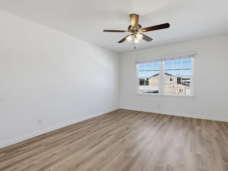 6633 Crenshaw Blvd #8 — Photo 2
