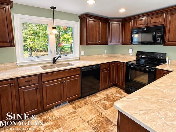 5th image of 8922 Stone Rd