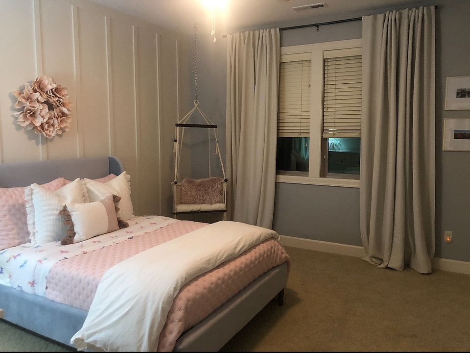 Upstairs - Guest Bedroom2 with accent wall