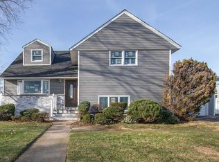 114 S Fordham Rd, Hicksville, NY 11801