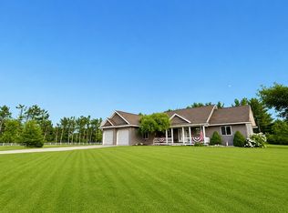 570 Berkshire Ln, Gaylord, MI 49735