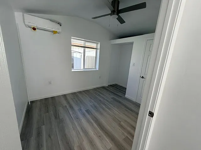 916 E Elm St — Photo 9