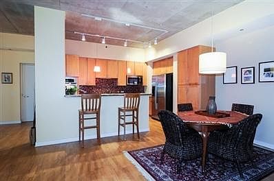5th image of 720 N Larrabee St APT 501