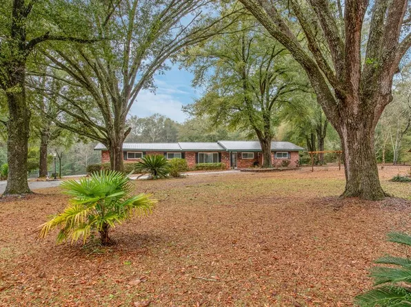 1100 S Deere St, Geneva, AL 36340