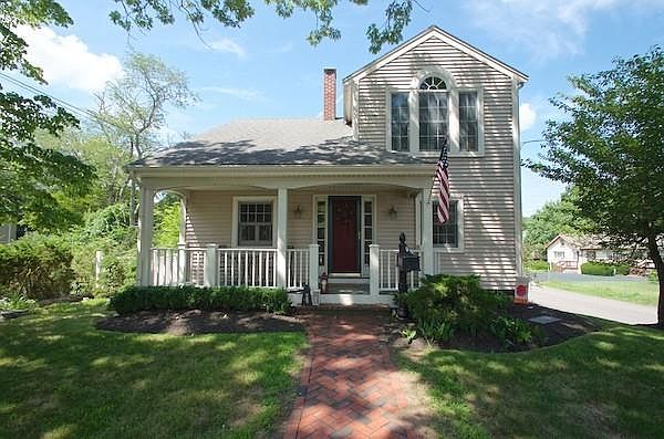 1st image of 395 Morton St