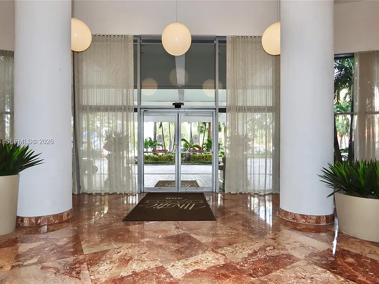 3600 Mystic Pointe Dr #1115 — Photo 35