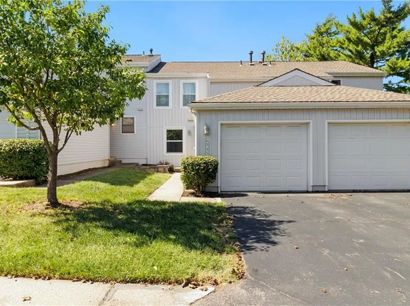 8450 W 108th Pl, Overland Park, KS 66210