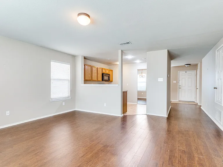 2417 Grand Rapids Dr — Photo 3